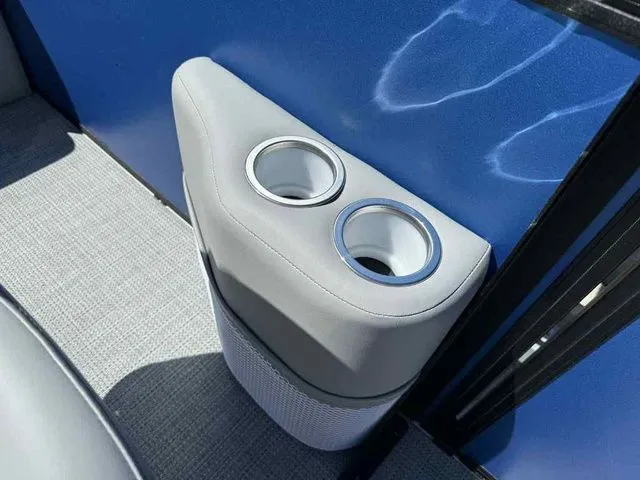 Slide: The Image of Bentley Pontoons Legacy 223 Swingback Dual Captain 3/4 Tube 2026 - 13