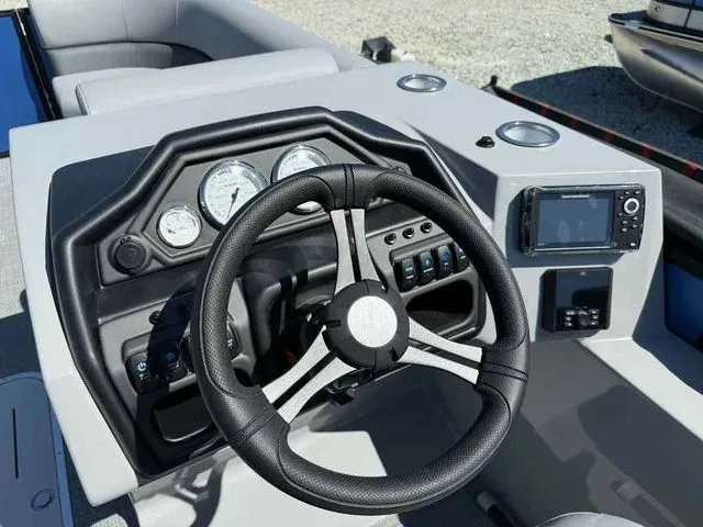 Slide: The Image of Bentley Pontoons Legacy 223 Swingback Dual Captain 3/4 Tube 2026 - 15