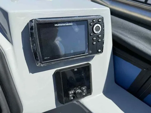 Slide: The Image of Bentley Pontoons Legacy 223 Swingback Dual Captain 3/4 Tube 2026 - 17