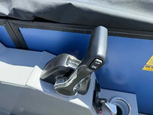 Slide: The Image of Bentley Pontoons Legacy 223 Swingback Dual Captain 3/4 Tube 2026 - 18