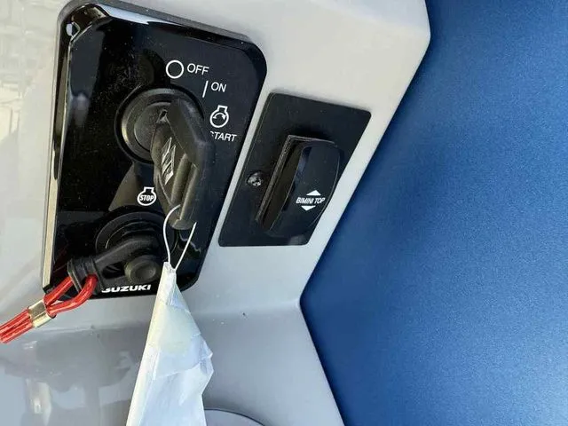 Slide: The Image of Bentley Pontoons Legacy 223 Swingback Dual Captain 3/4 Tube 2026 - 19