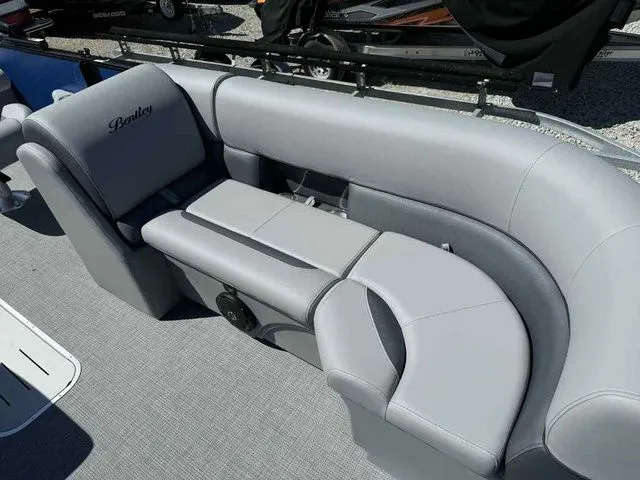 Slide: The Image of Bentley Pontoons Legacy 223 Swingback Dual Captain 3/4 Tube 2026 - 8
