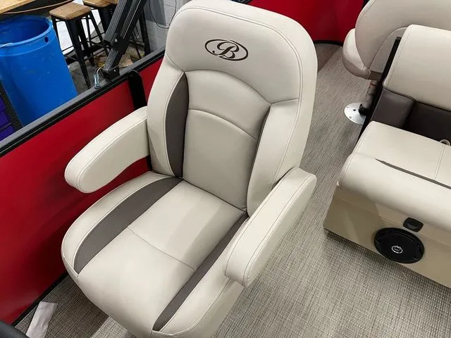 Slide: The Image of Bentley Pontoons Fish-N-Cruise 200 2025 - 16