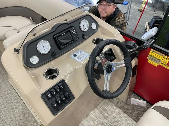 Slide: The Image of Bentley Pontoons Fish-N-Cruise 200 2025 - 17