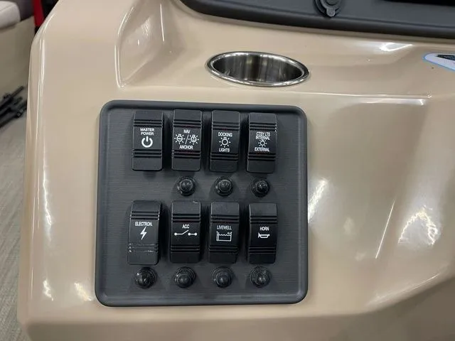 Slide: The Image of Bentley Pontoons Fish-N-Cruise 200 2025 - 19