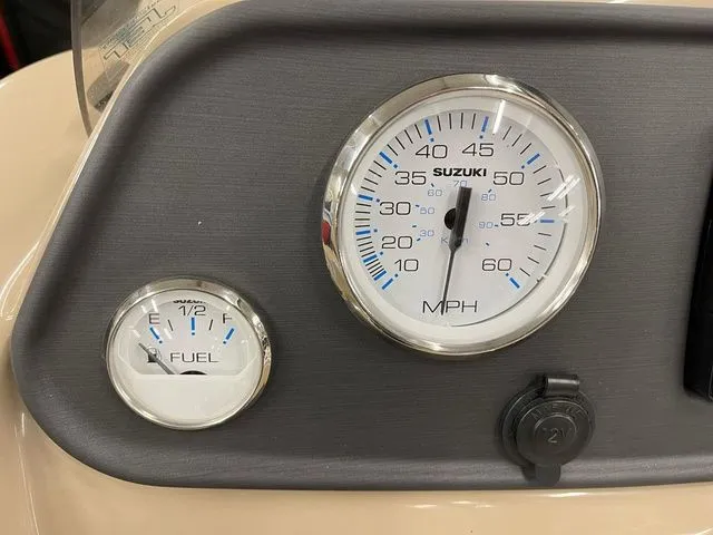 Slide: The Image of Bentley Pontoons Fish-N-Cruise 200 2025 - 21