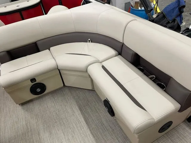 Slide: The Image of Bentley Pontoons Fish-N-Cruise 200 2025 - 28