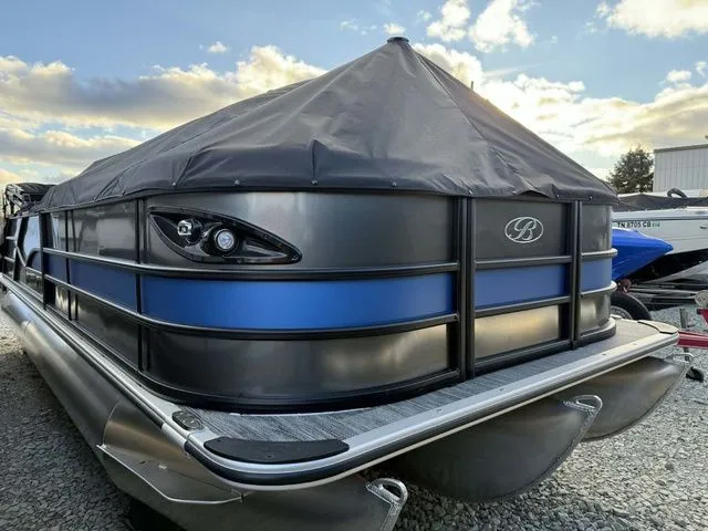 Slide: The Image of Bentley Pontoons Legacy 223 Swingback Dual Captain Full Tube 2026 - 3