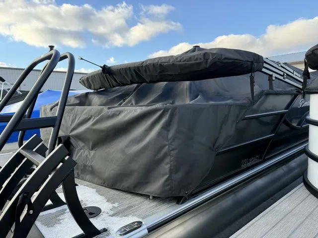 Slide: The Image of Bentley Pontoons Legacy 223 Swingback Dual Captain Full Tube 2026 - 5