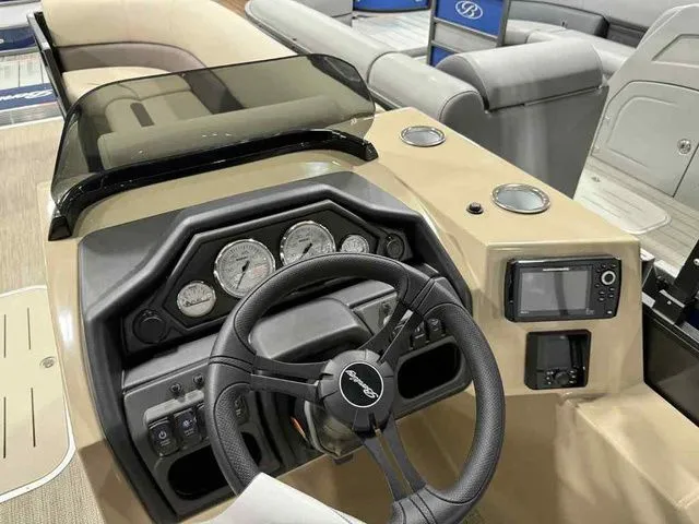 Slide: The Image of Bentley Pontoons Legacy 243 Swingback Dual Captain 3/4 Tube 2026 - 10