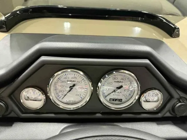 Slide: The Image of Bentley Pontoons Legacy 243 Swingback Dual Captain 3/4 Tube 2026 - 11