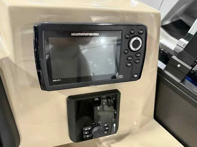 Slide: The Image of Bentley Pontoons Legacy 243 Swingback Dual Captain 3/4 Tube 2026 - 12