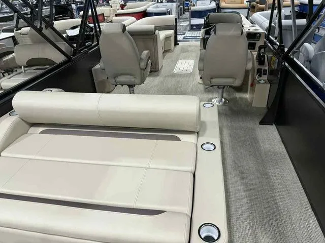 Slide: The Image of Bentley Pontoons Legacy 243 Swingback Dual Captain 3/4 Tube 2026 - 16