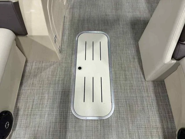 Slide: The Image of Bentley Pontoons Legacy 243 Swingback Dual Captain 3/4 Tube 2026 - 4