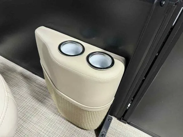 Slide: The Image of Bentley Pontoons Legacy 243 Swingback Dual Captain 3/4 Tube 2026 - 8