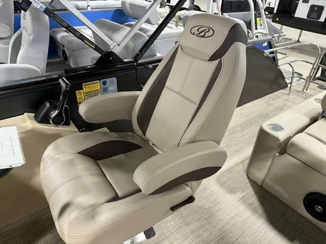 Slide: The Image of Bentley Pontoons Legacy 243 Swingback Dual Captain 3/4 Tube 2026 - 9