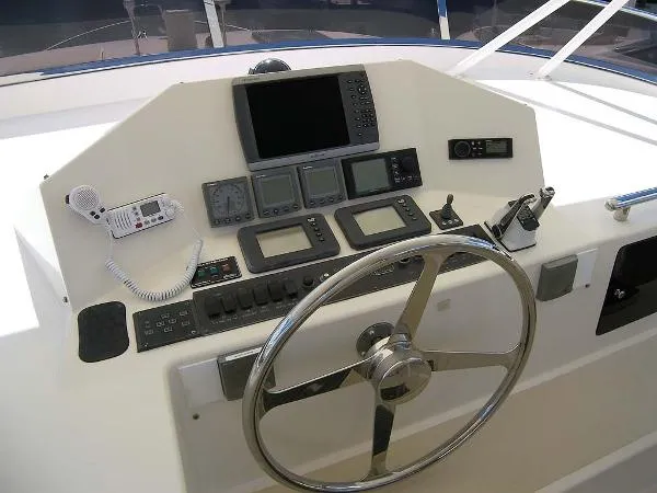 Slide: The Image of Marlow 70E Explorer 2004 - 1