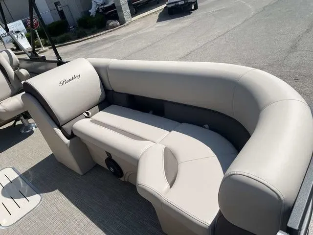 Slide: The Image of Bentley Pontoons Legacy 223 QSB Dual Captain Full Tube 2025 - 10