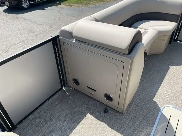 Slide: The Image of Bentley Pontoons Legacy 223 QSB Dual Captain Full Tube 2025 - 12