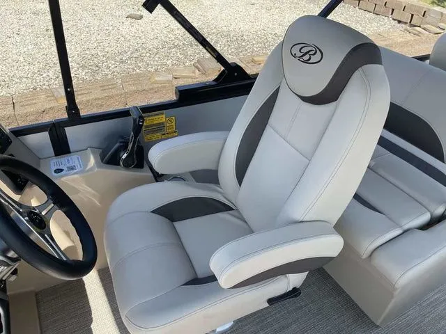 Slide: The Image of Bentley Pontoons Legacy 223 QSB Dual Captain Full Tube 2025 - 15