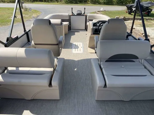 Slide: The Image of Bentley Pontoons Legacy 223 QSB Dual Captain Full Tube 2025 - 23