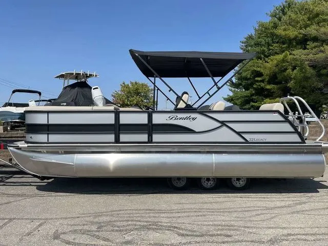 Slide: The Image of Bentley Pontoons Legacy 223 QSB Dual Captain Full Tube 2025 - 4