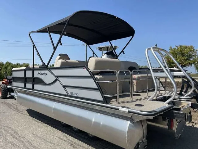 Slide: The Image of Bentley Pontoons Legacy 223 QSB Dual Captain Full Tube 2025 - 5