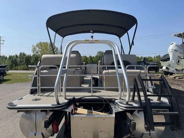 Slide: The Image of Bentley Pontoons Legacy 223 QSB Dual Captain Full Tube 2025 - 6