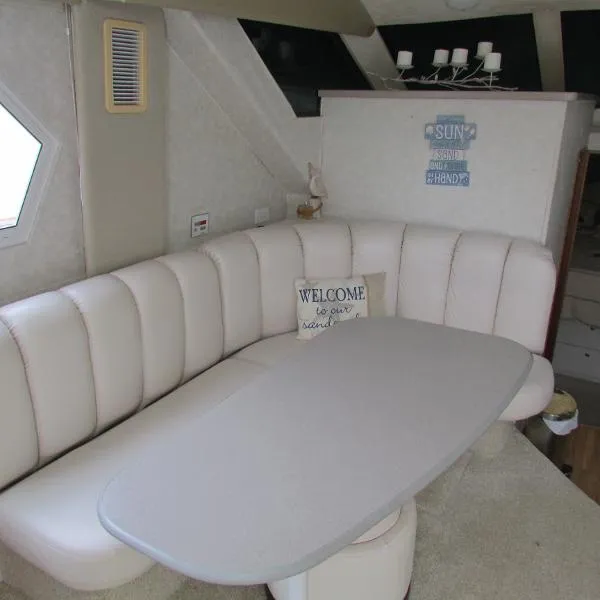 Slide: The Image of Silverton 351 Sedan Cruiser 1997 - 10