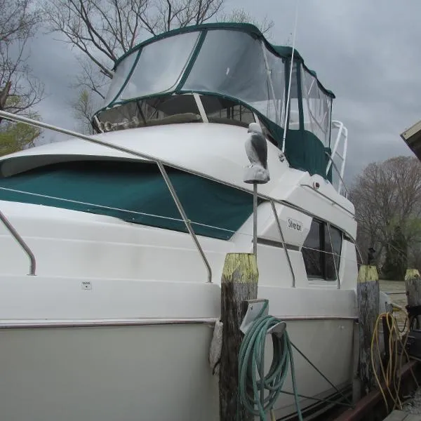 Slide: The Image of Silverton 351 Sedan Cruiser 1997 - 5