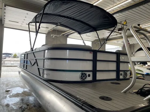 Slide: The Image of Bentley Pontoons Legacy 243 Navigator Dual Captain Extended Deck Fu 2025 - 10