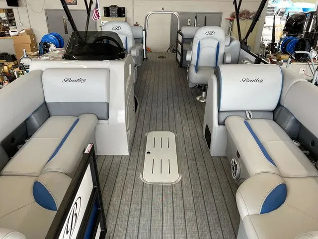 Slide: The Image of Bentley Pontoons Legacy 243 Navigator Dual Captain Extended Deck Fu 2025 - 11