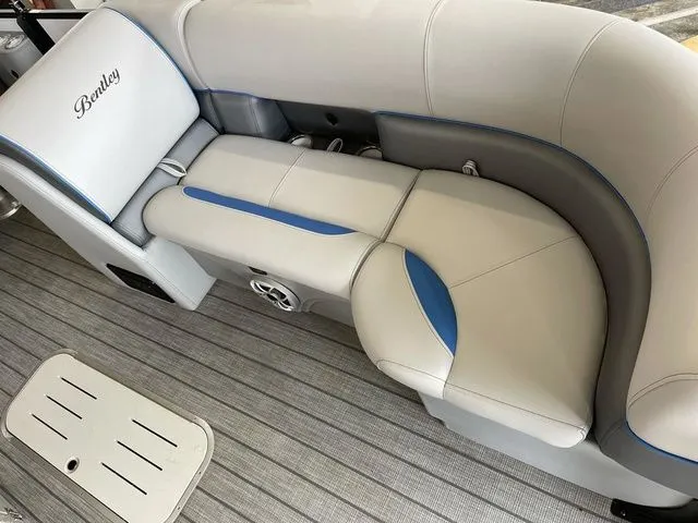Slide: The Image of Bentley Pontoons Legacy 243 Navigator Dual Captain Extended Deck Fu 2025 - 12