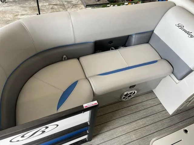 Slide: The Image of Bentley Pontoons Legacy 243 Navigator Dual Captain Extended Deck Fu 2025 - 13