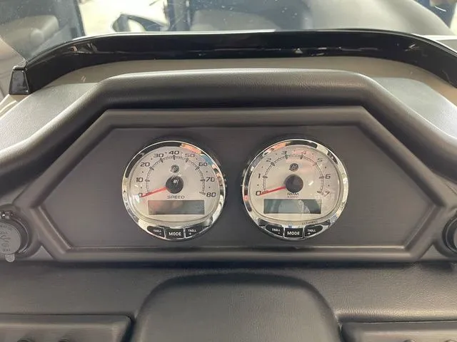 Slide: The Image of Bentley Pontoons Legacy 243 Navigator Dual Captain Extended Deck Fu 2025 - 21