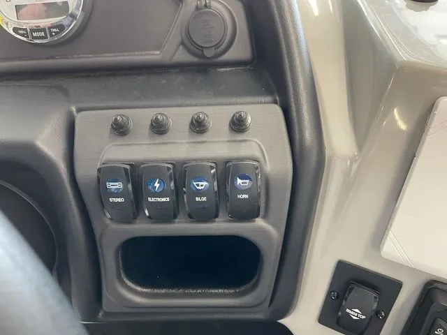 Slide: The Image of Bentley Pontoons Legacy 243 Navigator Dual Captain Extended Deck Fu 2025 - 23