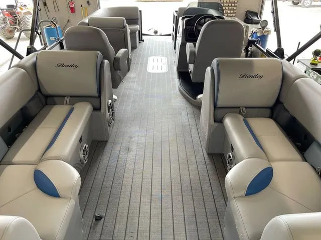 Slide: The Image of Bentley Pontoons Legacy 243 Navigator Dual Captain Extended Deck Fu 2025 - 24