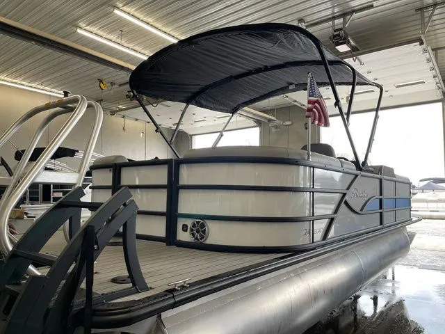 Slide: The Image of Bentley Pontoons Legacy 243 Navigator Dual Captain Extended Deck Fu 2025 - 5