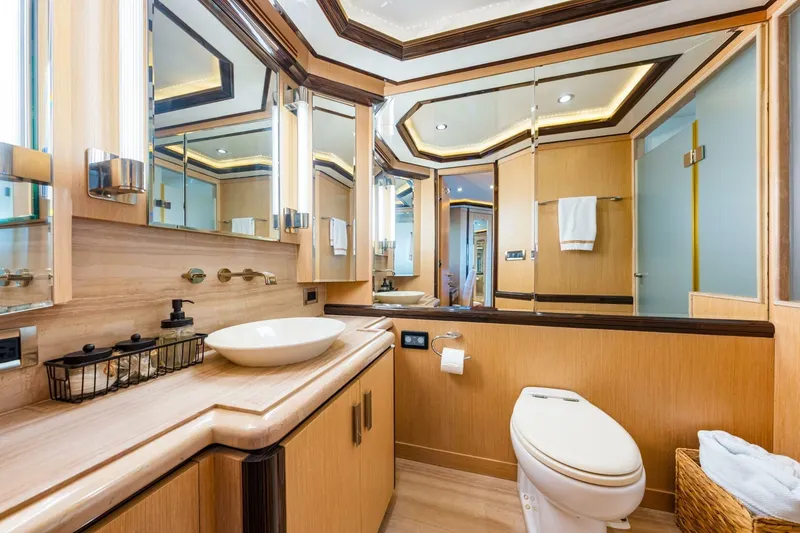 Slide: The Image of 2010 83 Ocean Alexander Motor Yacht 'Relentless' - 36