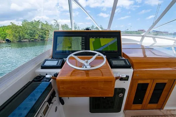 Slide: The Image of Donzi Express (Seakeeper 16 Gyro) 2005 - 11