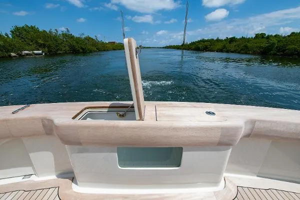 Slide: The Image of Donzi Express (Seakeeper 16 Gyro) 2005 - 5