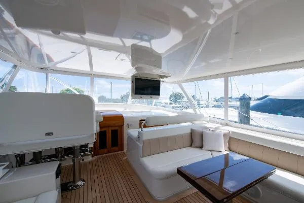 Slide: The Image of Donzi Express (Seakeeper 16 Gyro) 2005 - 8