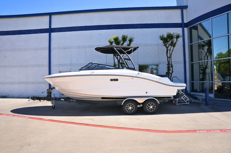 Slide: The Image of Sea Ray SPX 210 2026 - 0
