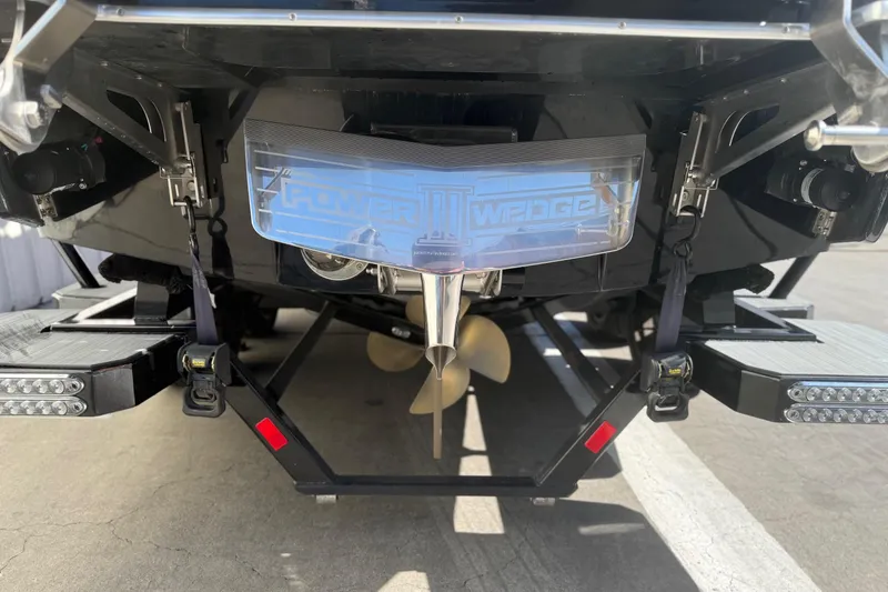 Slide: The Image of 2021 Malibu Wakesetter 23 MXZ boat with Power Wedge III system, rear view. - 10