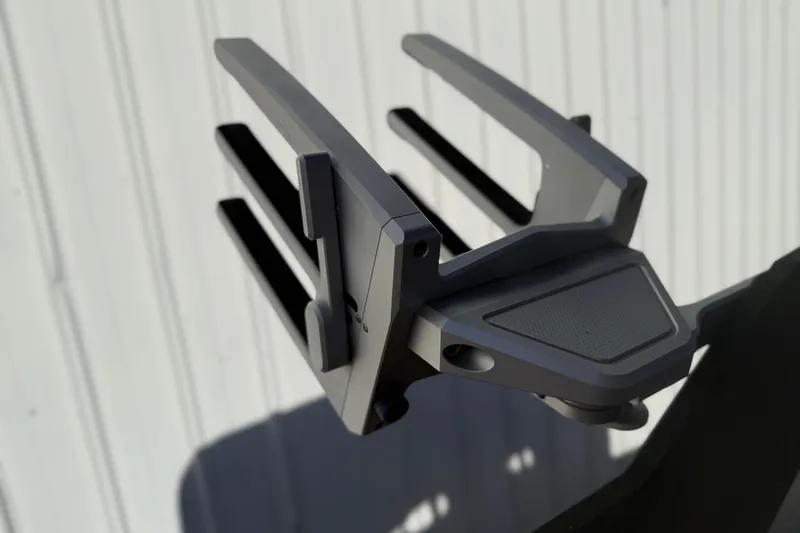 Slide: The Image of 2021 Malibu Wakesetter 23 MXZ wakeboard rack against a white background. - 28