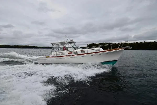 Slide: The Image of Grand Banks Eastbay 38 Hard Top 1995 - 1