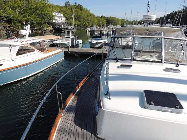 Slide: The Image of Grand Banks Eastbay 38 Hard Top 1995 - 9