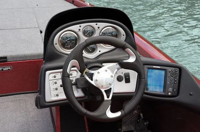 Slide: The Image of Skeeter ZX225 2011 - 4