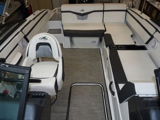 Slide: The Image of Monterey M-225 2019 - 11