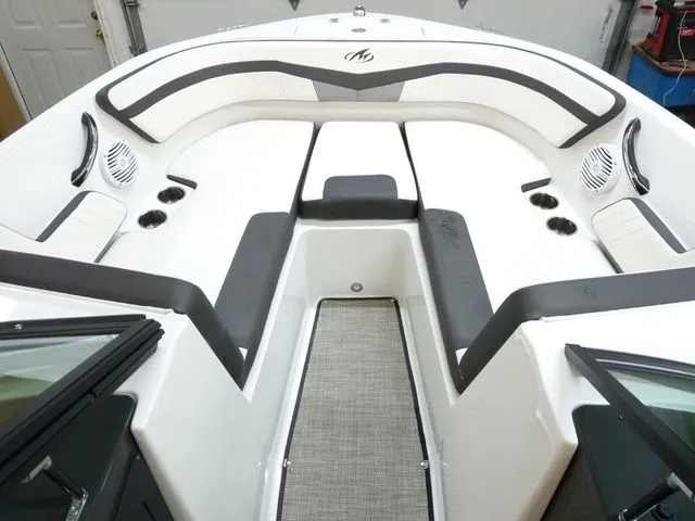 Slide: The Image of Monterey M-225 2019 - 9